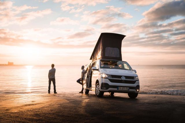S’arrêter, se poser,  contempler ! 🌅🍌

@antoine_piel_prod 📸
.
.

#amenagementvan #vanamenage #Volkswagen #roadtrip #trip #vanlifestyle #voyage #larochelle #iledere #vanlifefrance #amenagement #locationvan